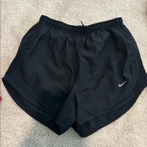 Nike drifit shorts thumbnail 1