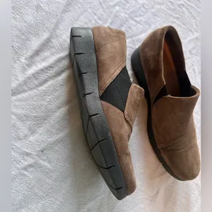 Clarks Women’s Slip-On Leather thumbnail 3