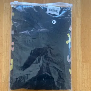 Women’s Graphic Kiss Your Brain T-Shirt Size L thumbnail 5