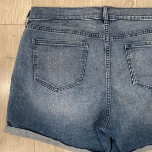 Old Navy The Sweetheart Medium Wash Jean Shorts thumbnail 6