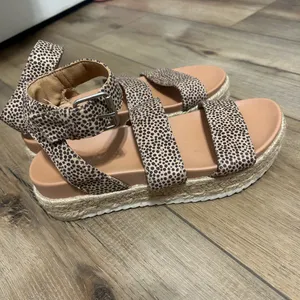 Universal Threads Taupe Speckle Espadrille Platform Sandal thumbnail 2