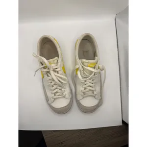 Nike Blazer Low 77 White Yellow DA4074-118‎ Youth 6.5Y Womens 8 Sneakers thumbnail 2