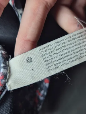 lululemon athletica Black Floral Strappy Sports Bra Size 6 - Red & White Accent thumbnail 3