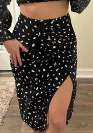 Abercrombie & Fitch Black & White Front Split-Slit Midi Skirt Small thumbnail 1