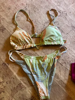 Roxy reversible bikini size small  thumbnail 1