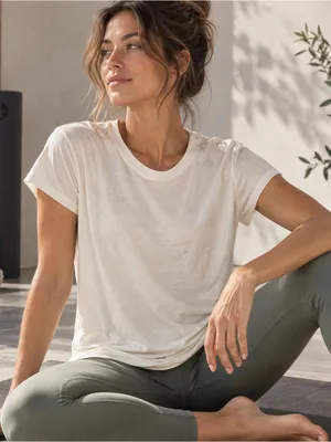 Manduka Performance Yoga Tee White XS NWOT High-Low Split Hem thumbnail 1