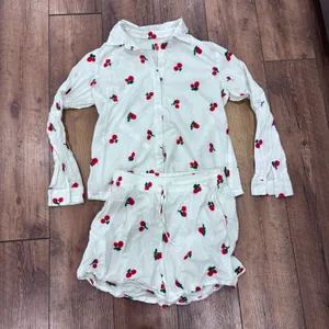 Lizette Collection Cherry Sleepwear Set Long Sleeve w/ Matching Shorts Sz Large thumbnail 2