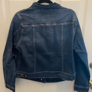 Torrid Denim Fitted Trucker Jacket Kalahari Wash Blue Jean 0 L 12 Western‎ NWT thumbnail 7