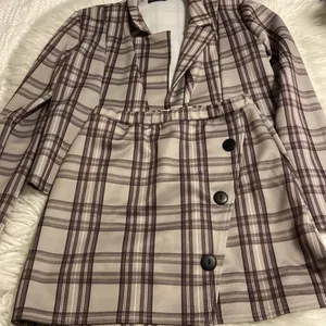Pretty Little Things US size 8 two pieces skirt and jacket see measurements thumbnail 9