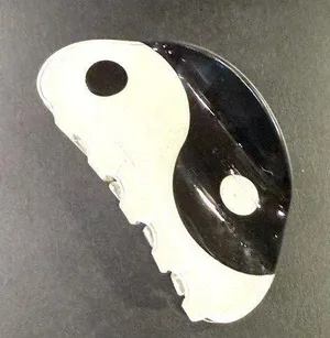 Yin Yang Claw Hair Clip thumbnail 1