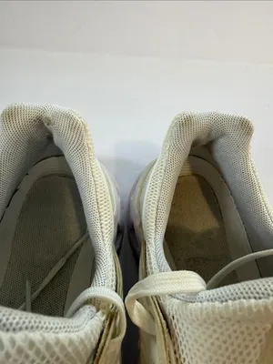 On Running Women's Sneakers in Cream thumbnail 8