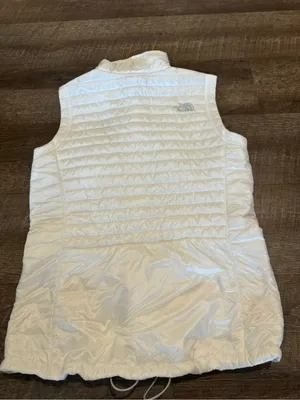 The North Face White Quilted Puffer Insulated Vest thumbnail 6