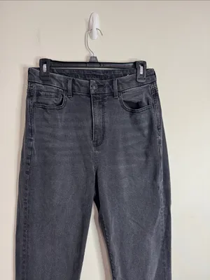 American Eagle Outfitters Washed Black High-Rise Stretch Curvy Mom Jean size 4 thumbnail 3