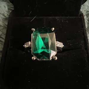 Gorgeous Stainless Steel Silver with Faux Emerald Ring Size 7 thumbnail 2