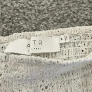 Astr the label size medium white crop top feminine ruffle neutral thumbnail 4