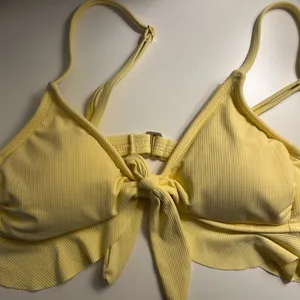 Xhilaration Yellow Bikini Top‎ thumbnail 2