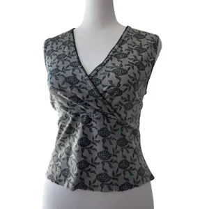 Vintage Y2K Try Gray & Black Floral Print V-Neck Stretchy Tank Top thumbnail 2