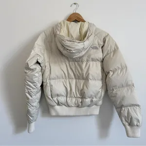 The North Face 550 Puffer Jacket Size Medium Women’s Cream Off White Down Hooded thumbnail 10