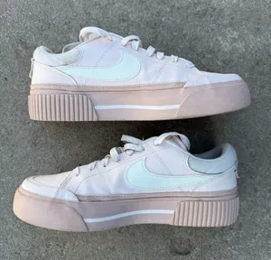 Nike Court Legacy Lift Women's Platform Sneaker - Light Pink/White Size 10 thumbnail 1