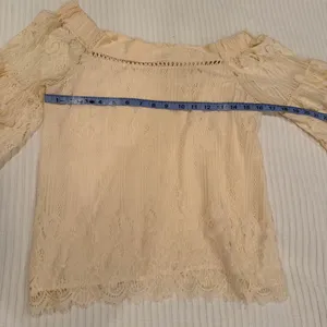 Taylor & Sage Boho Renaissance Cream Lace Off Shoulder Top Bell Sleeve Size S thumbnail 7