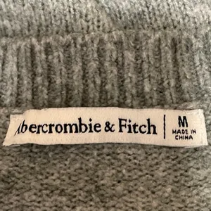 Abercrombie & Fitch Women's Gray Wool Short Sleeve Knit Crewneck Sweater Top M thumbnail 4