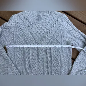 Abercrombie Nice crewneck sweater LIKE NEW💙 thumbnail 10