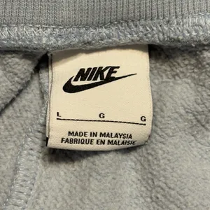 Nike Women's Athletic Shorts in Light Blue. Front pockets with white check Sz L thumbnail 5