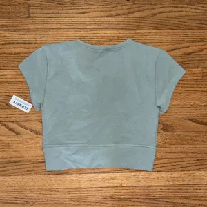 Old navy tshirt thumbnail 3