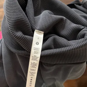 NWOT lululemon Softstreme turtleneck pullover, black, size 0. thumbnail 4