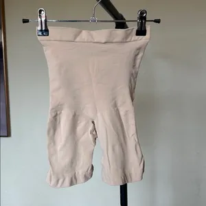 SKIMS Seamless Sculpt Mid Thigh Short compression nude sand shape wear NWOT Sz S thumbnail 2