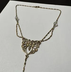 Women’s Pretty Signed Avon Gold Tone / Rhinestone Butterfly Beaded Necklace thumbnail 10