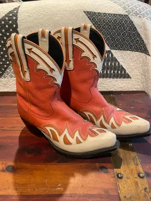 Black Star boots Orange Size 7.5 thumbnail 1