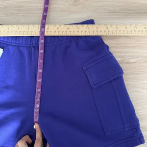 Aritzia TNA XS NEW Cozy‎ Fleece Cargo Shorts Electric Purple Comfy Lounge thumbnail 6