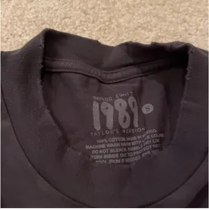 Taylor Swift 1989 OFFICIAL MERCH TSHIRT Poloroid thumbnail 6