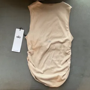 Alo Yoga Ribbed En Pointe Tank Macadamia S thumbnail 4