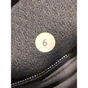 Lululemon Run: Free Pant Coal Grey Pockets W5221S Size 6 Softshell Outdoor Warm thumbnail 3