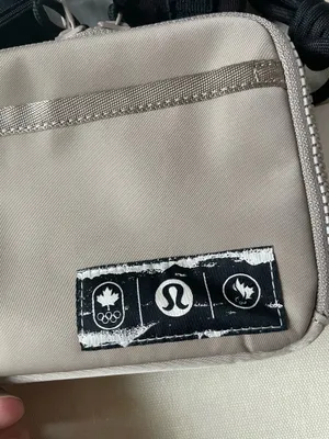 Lululemon Team Canada Future Legacy Easy Access Bag 1.5L COC CPC Logo thumbnail 2