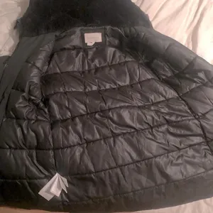 BCBG Black Parka XS Faux Fur Hood Quilted Winter Coat Gorpcore Outdoors Jacket thumbnail 3