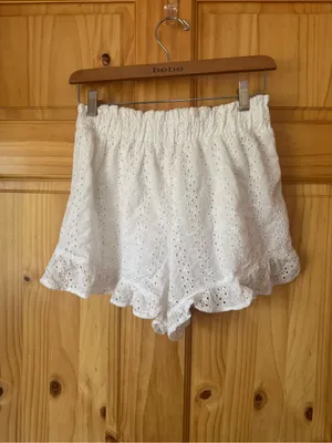 Hollister White Eyelet Ruffle Ultra High-Rise Elastic Waist Shorts size small thumbnail 2
