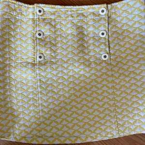 Vineyard Vines yellow and white‎ mini skirt thumbnail 1