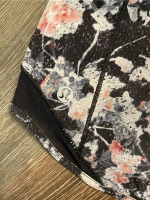 Lululemon Hotty Hot Short II Women’s Black Floral Print Running Shorts Size 2 thumbnail 5