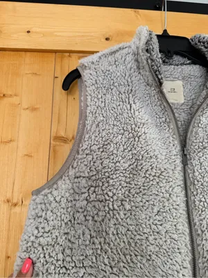 Thread & Supply Ivory Cozy Sherpa Teddy Zip Up Vest Jacket Gray Trim - Medium thumbnail 3