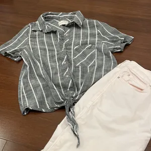 Universal Thread Goods Co. Gray button down shirt thumbnail 6
