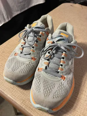 Nike Sneakers thumbnail 2