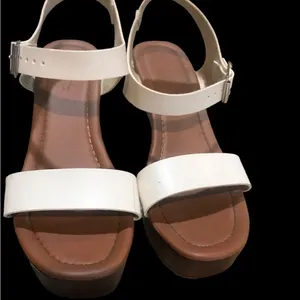 White strap sandals heels Wood bottom size 9 thumbnail 2