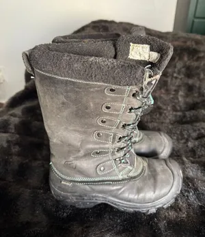 Keen Alaska Hiking Boots Womens Size 7.5 Black Blue Trim snow tall thumbnail 1