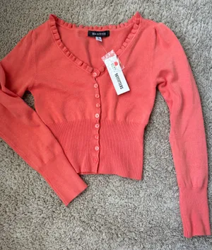 Cropped long sleeve thumbnail 1