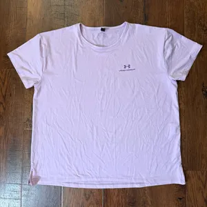 UNDER ARMOUR lavender Rush tee shirt, size L, unisex thumbnail 1