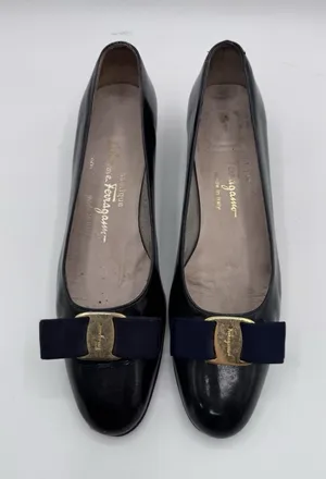 Salvatore Ferragamo Boutique Vara Bow Pumps Black Leather‎ Women's 8.5 AAA thumbnail 1