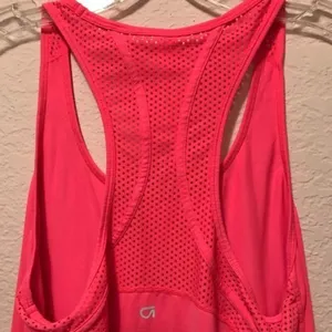 Gap *30off3* NWOT. Hot pink GapFit sport top​‎ thumbnail 7